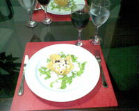 Cestinha de Parmesão com Salada Agridoce