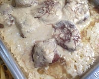 Medalhão de filé mignon ao molho de requeijão e batata palha