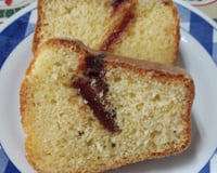 Bolo de fubá com goiabada