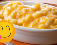 Cremoso! Queijudo! Perfeito! Esse Mac and Cheese divino fica pronto em 15 minutos incluindo o tempo de cozimento do macarrão