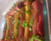 Panquecas coloridas ao molho