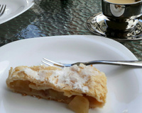 Strudel de maçã com massa folheada