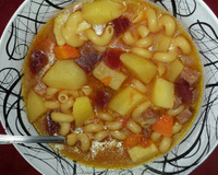 Sopa de legumes e macarrão