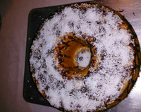 Bolo de farinha de trigo com cobertura de chocolate