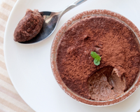 Mousse de chocolate brilhante e cremosa fit: o segredo da receita está em um ingrediente inesperado