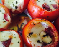 Tomate recheado com linguiça Blumenau