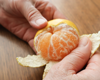 María Muñoz, médica: "Aquele fio branco que você puxa das tangerinas se chama albedo, e é mais importante do que você pensa. Ele contém fibras, vitamina C e flavonoides."