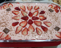 Pavê mousse de morango e chocolate da Taí