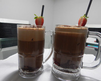 Frapê de café com brigadeiro e morango