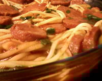 Espaguete com molho de calabresa