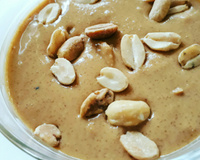 Pasta de amendoim com 2 ingredientes