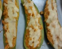 Abobrinha recheada com frango (Zapalito)