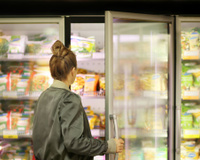 Não é só sair pegando: os cuidados que você tem que ter ao comprar congelados para não cair em cilada