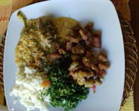 Canjiquinha de milho com costelinha de porco