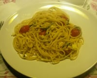 Espeguete com Tomates Cereja, Mussarela de Búfala e Manjericão