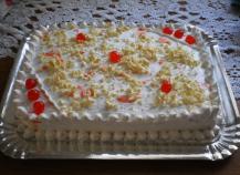 Como fazer bolo de aniversário simples? Veja 15 receitas fáceis -  TudoGostoso