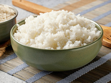 Por que você não deve guardar arroz cozido para o dia seguinte