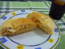 Pão de batata recheado