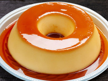 Pudim de geladeira é a sobremesa desse domingo perfeita ara quem não quer esquentar a cozinha com o calor do forno