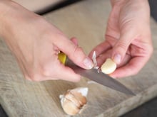 Como tirar o cheiro de alho das mãos: 3 métodos infalíveis que realmente funcionam