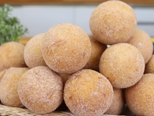 O truque simples para substituir a farinha e o leite no clássico bolinho de chuva da vovó