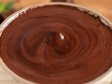 Essa receita fácil de chocolate quente cremoso do TudoGostoso fica perfeita e parece bebida de cafeteria chique