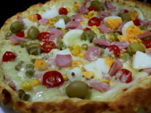 Sem sovar e sem liquidificador: essa pizza portuguesa caseira da minha família é a melhor que você vai provar, receita com muito recheio