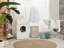 Facilite sua rotina com esses 8 acessórios de lavanderia que economizam espaço e tempo