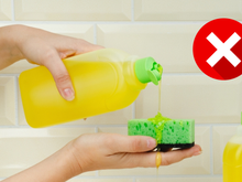 Nunca mais pinguei detergente direto na esponja depois que aprendi o melhor jeito de lavar louça (e ainda estou economizando!)