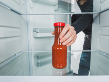 Marca de alimentos queridinha resolve antigo debate sobre onde armazenar o molho de tomate: na geladeira ou na despensa?