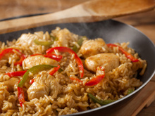 Aprendi a fazer um arroz de frango na panela de pressão com sabor de comida de vó e eu vou te mostrar como fazer