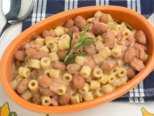 Macarrão com feijão não é coisa de brasileiro: descubra a origem e como fazer essa delícia