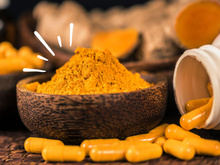 Aliada contra dor, inflamação e doenças crônicas: os benefícios da cúrcuma para o corpo e mente e como consumir a especiaria