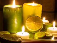 Com quantos anos você descobriu que é só colocar 1 vela dentro do limão para ter um repelente que acaba com mosquitos, pernilongos e outras pragas?