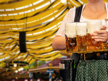 Oktoberfest Blumenau 2023 terá muita cerveja, música típica e concurso para realeza; veja programação completa