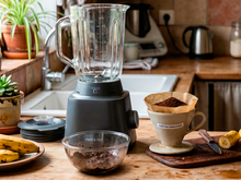 Por que as pessoas estão misturando borra de café usada com casca de banana e água?