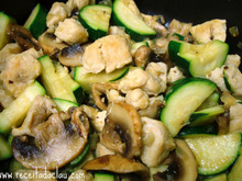 Peito de frango com legumes