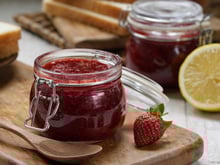 Por que adicionar suco de limão às suas geleias caseiras?