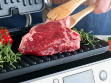 Churrasco sem fumaça? Conheça os benefícios de uma churrasqueira elétrica e saiba como escolher a sua