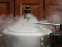 Por que a panela de pressão explode? Descubra o que pode causar esse tipo de acidente e como evitar! 