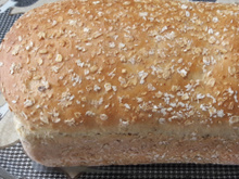 Pão de aveia, quinoa e uvas passas