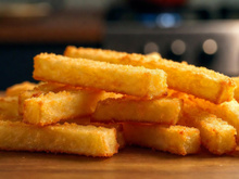 Palitos de batata frita e crocante com poucos ingredientes: é fácil de fazer e um absurdo de tão gostoso