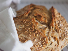 Truque da minha vovó: dica caseira que mudou completamente a forma como eu guardo meu pão