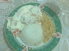 Peixe ao molho de requeijão e vinagrete