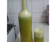 Suco de rúcula com laranja e limão