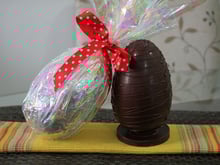 Uma barra de chocolate faz quantos ovos de páscoa? Veja a resposta e garanta uma renda extra no feriado