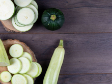 A abobrinha é boa, bonita e barata, mas tem um grande inconveniente quando cozida: como fazer para não soltar tanta água