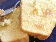 Bolo de fubá cremoso com leite condensado