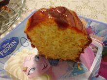 BOLO DE FUBÁ COM  GOIABADA E COCO