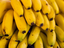 Esqueça a bancada da cozinha e a geladeira: guarde suas bananas aqui e elas ficarão frescas por muito mais tempo